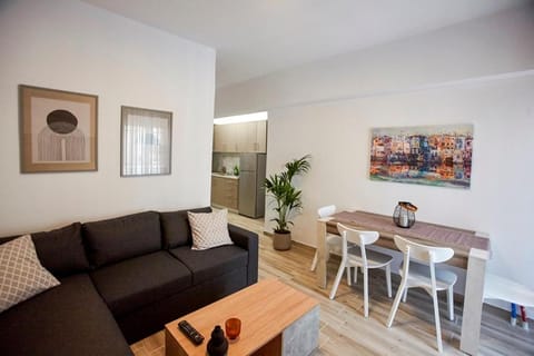 Kitchen or kitchenette, Seating area, Dining area