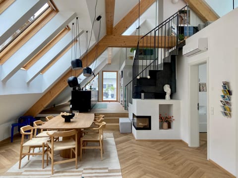 Kitchen or kitchenette, Living room, Seating area, Dining area
