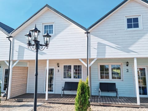 Property building, Patio, Facade/entrance