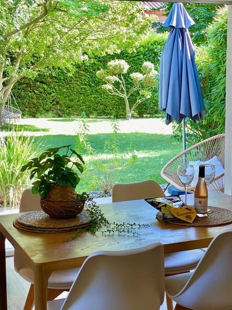 Patio, Spring, Day, Garden, Dining area, Garden view