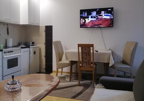 Communal lounge/ TV room, TV and multimedia, Living room, Seating area, Dining area