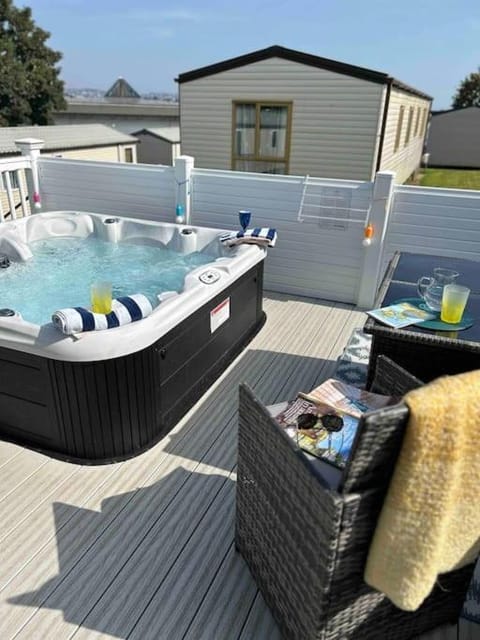 Day, Natural landscape, Hot Tub, Balcony/Terrace, sunbed