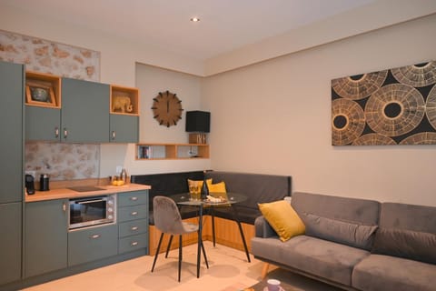Living room, Seating area, Dining area