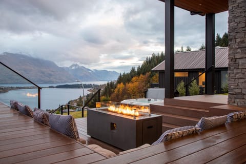 Property building, Patio, Natural landscape, BBQ facilities, View (from property/room), Balcony/Terrace, Lake view, Mountain view, fireplace