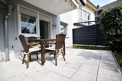 Property building, Balcony/Terrace, Seating area, Dining area