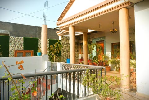 Property building, Day, Garden, Garden view