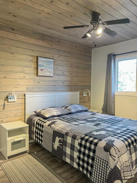 Bed, Bedroom, fireplace