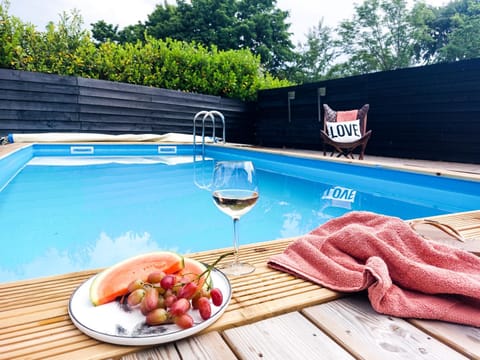 Swimming pool, Swimming pool