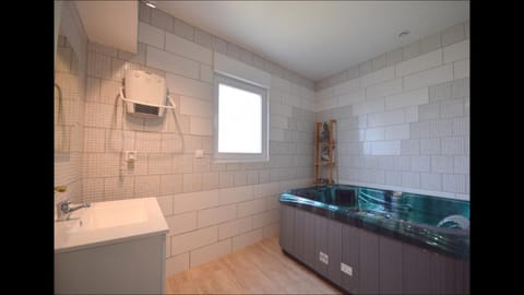 Bathroom, Spa and wellness centre/facilities