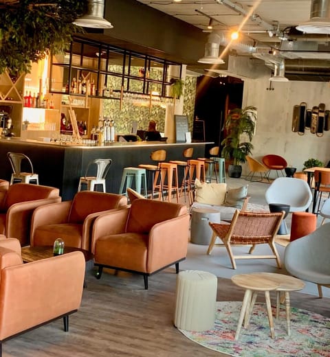 Lounge or bar, Banquet/Function facilities, Seating area, air conditioner