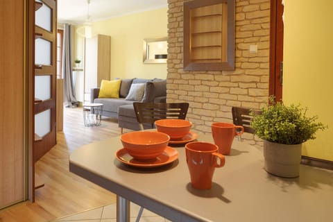Kitchen or kitchenette, Living room, Seating area