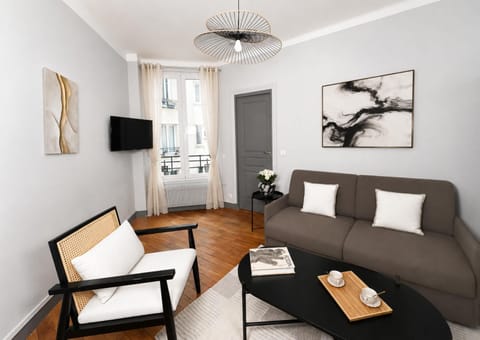 Communal lounge/ TV room, TV and multimedia, View (from property/room), Living room, Decorative detail, Seating area, heating, internet