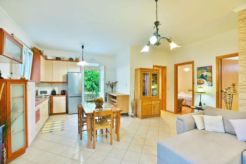 Toilet, Living room, Dining area, Bedroom, minibar, pet friendly, washing machine, kitchen