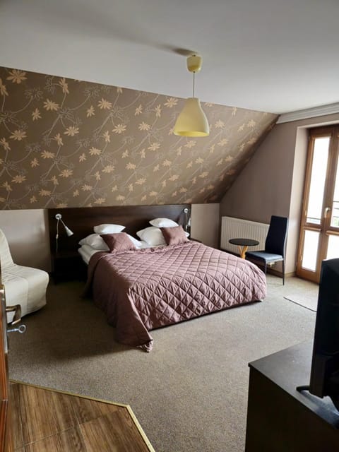 Bed, Living room, Photo of the whole room, Bedroom