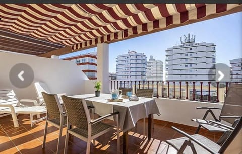Day, View (from property/room), Balcony/Terrace, Seating area, Dining area, City view, Sea view, Street view, Breakfast, Parking, sunbed, air conditioner