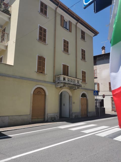 Property building, Location