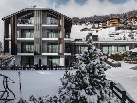 Property building, Winter, Balcony/Terrace, Balcony/Terrace