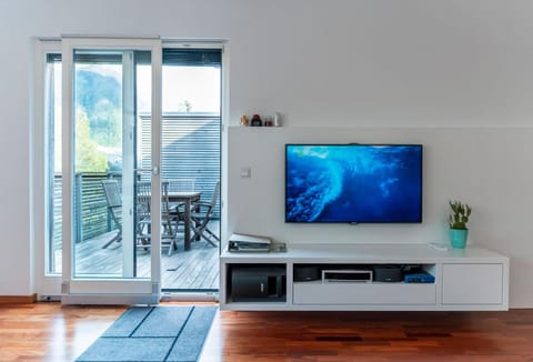 Communal lounge/ TV room, TV and multimedia, View (from property/room), Evening entertainment