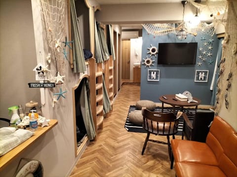 Living room, Seating area