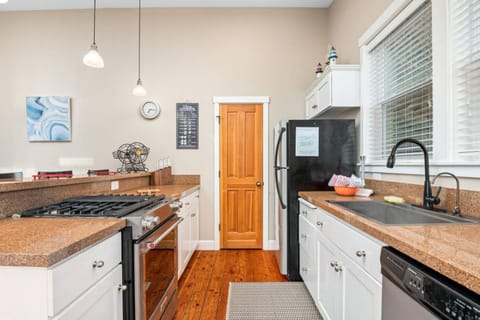 Pacific Star House in Lincoln City