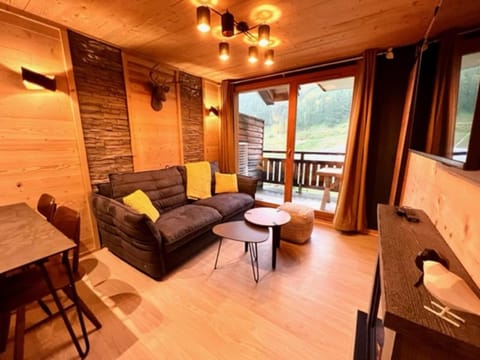 Living room, Decorative detail, Mountain view, flat iron