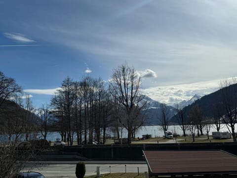 Balcony/Terrace, Seating area, Lake view, Mountain view, Street view