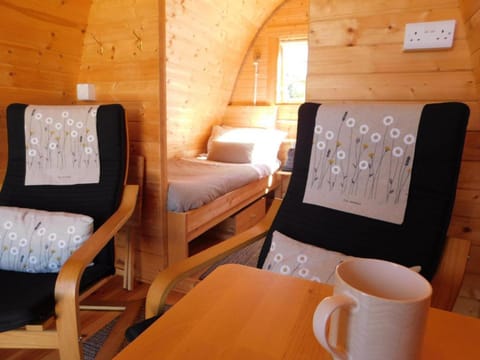 2 Bed Pod Cabin-Sleeps 2-Pets-Garden-Mtn View Cabin in County Donegal