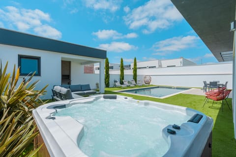 Property building, Spa and wellness centre/facilities, Swimming pool