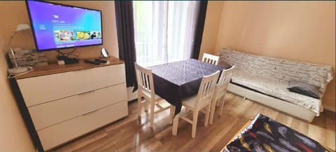 TV and multimedia, Photo of the whole room, Seating area, furniture