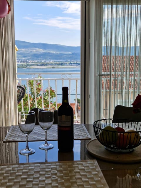 Dining area, Breakfast