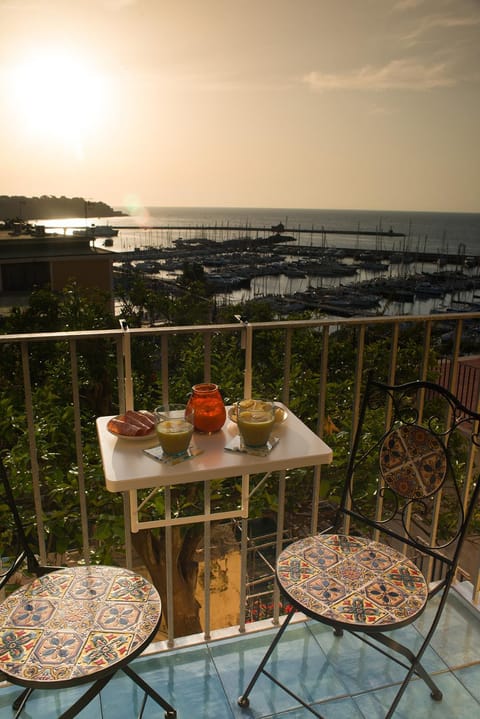Balcony/Terrace, Food and drinks, Sea view