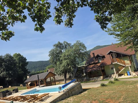 Swimming pool