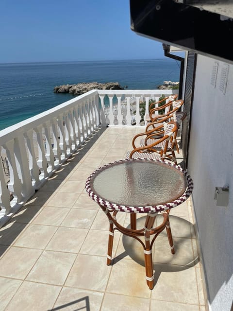 Natural landscape, Balcony/Terrace, Dining area, Sea view