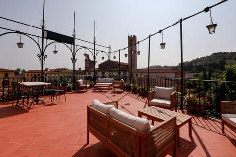 View (from property/room), Balcony/Terrace, sunbed