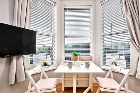 Modern Dog-Friendly Apt Beside Beach- West Beach 1 Apartment in Portrush