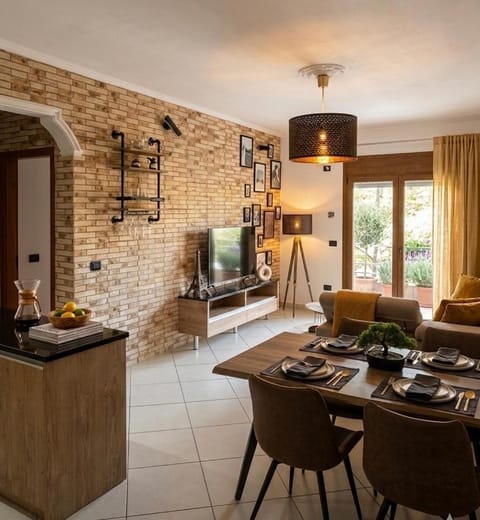 Communal lounge/ TV room, TV and multimedia, Living room, Seating area, Dining area