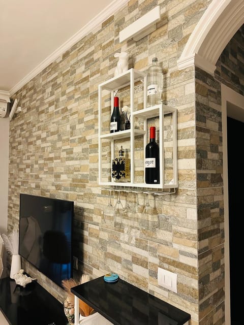 Lounge or bar, Drinks, Alcoholic drinks