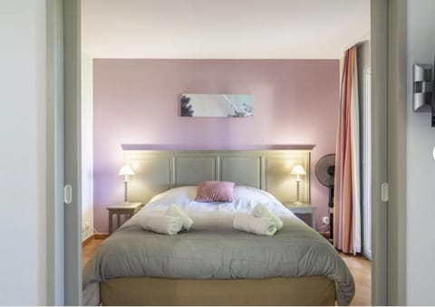 Hôtel du Golf de Pont Royal - appartement paisible rez de jardin - terrasse & piscine Apartment in Mallemort