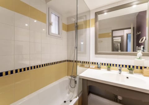 Hôtel du Golf de Pont Royal - appartement paisible rez de jardin - terrasse & piscine Apartment in Mallemort