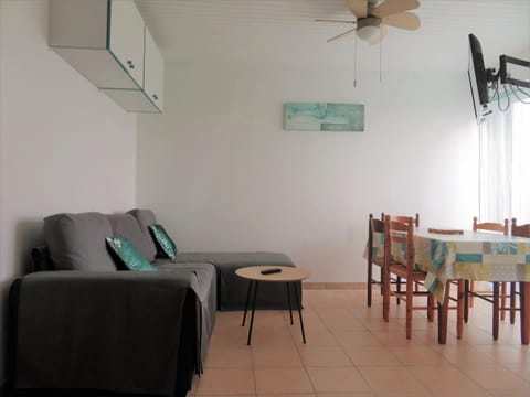 Living room, Seating area, fireplace