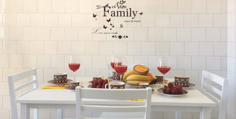 Food and drinks, Dining area, Food, Drinks