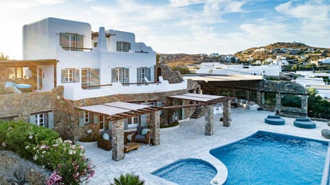 Property building, Day, Pool view, Swimming pool