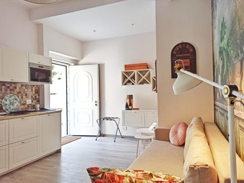 Seating area, Dining area, wardrobe