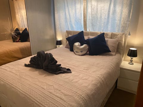 Dunfermline, 2 bedroom home free on street parking House in Dunfermline