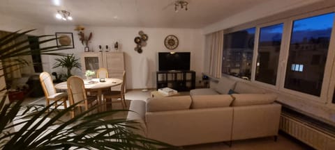 SUPERB APPARTEMENT WITH 3 BED ROOMS IN ANTWERPEN Apartment in Antwerp