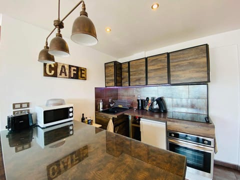 Kitchen or kitchenette, minibar, pet friendly, stove, toaster