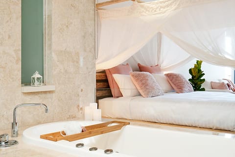 Bed, Hot Tub