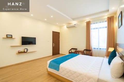 Communal lounge/ TV room, Bed, TV and multimedia, Living room, Photo of the whole room, Seating area, Evening entertainment, Bedroom, air conditioner