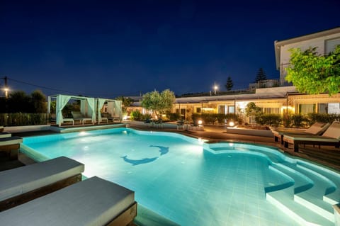 Lake view, Swimming pool, Inner courtyard view