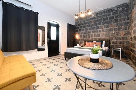 Bed, Living room